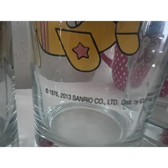 RARE Hello Kitty Glassware Unused— Hot Pink Mug and 4 tall drinking glasses - Picture 4 of 4